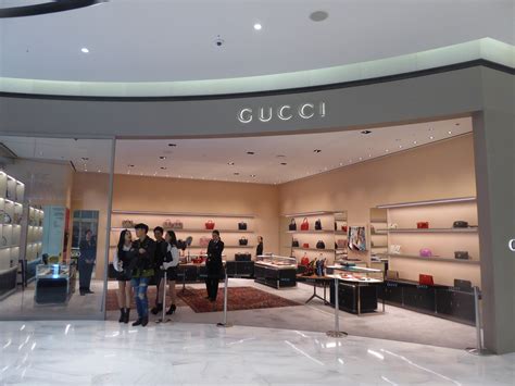 gucci store sydney airport.